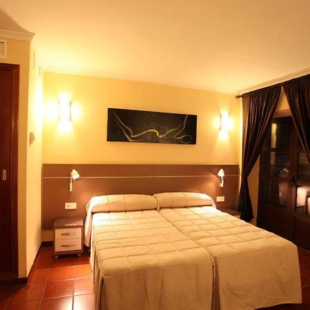 ירנה Hostal Zurbaran מראה חיצוני תמונה