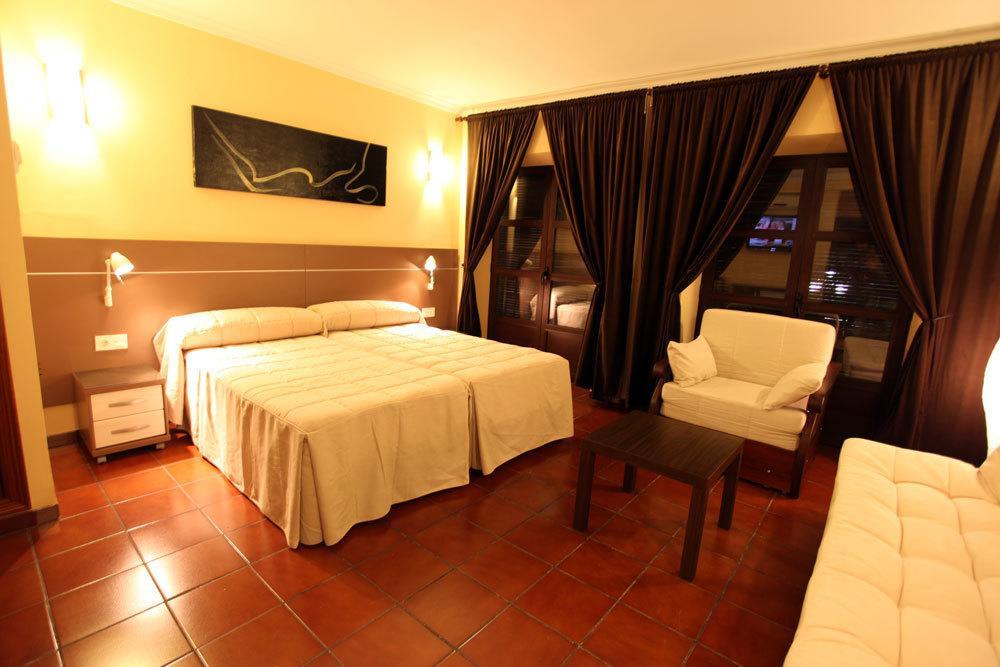 ירנה Hostal Zurbaran מראה חיצוני תמונה